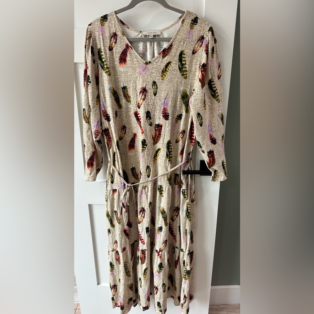 Astrologie Maxi Dress XXL Belted Feather Print Casual Comfort Boho Chic Pockets